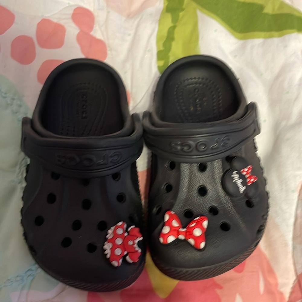 Black crocs